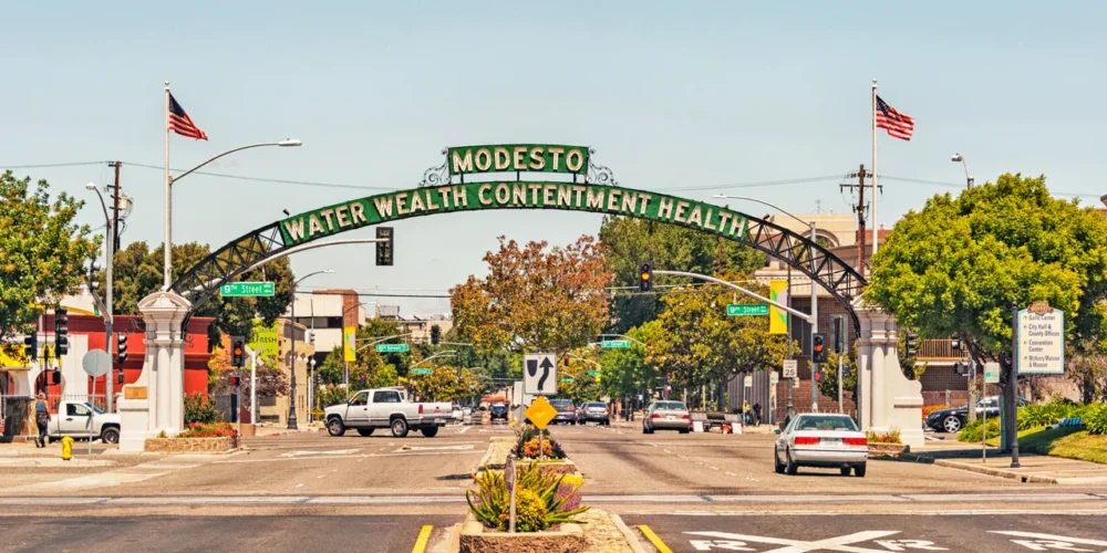 Downtown Modesto arch over I Street near Ninth Street
